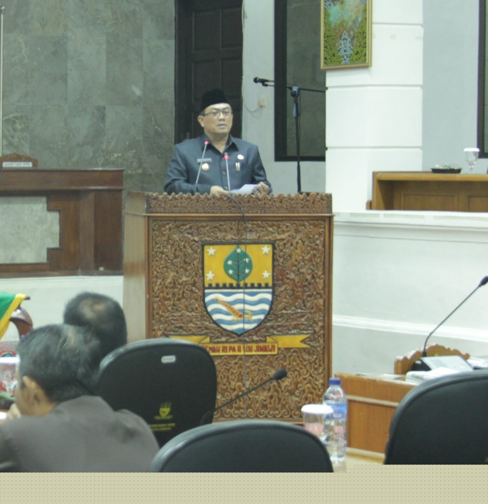 Walikota Serahkan Dua Raperda