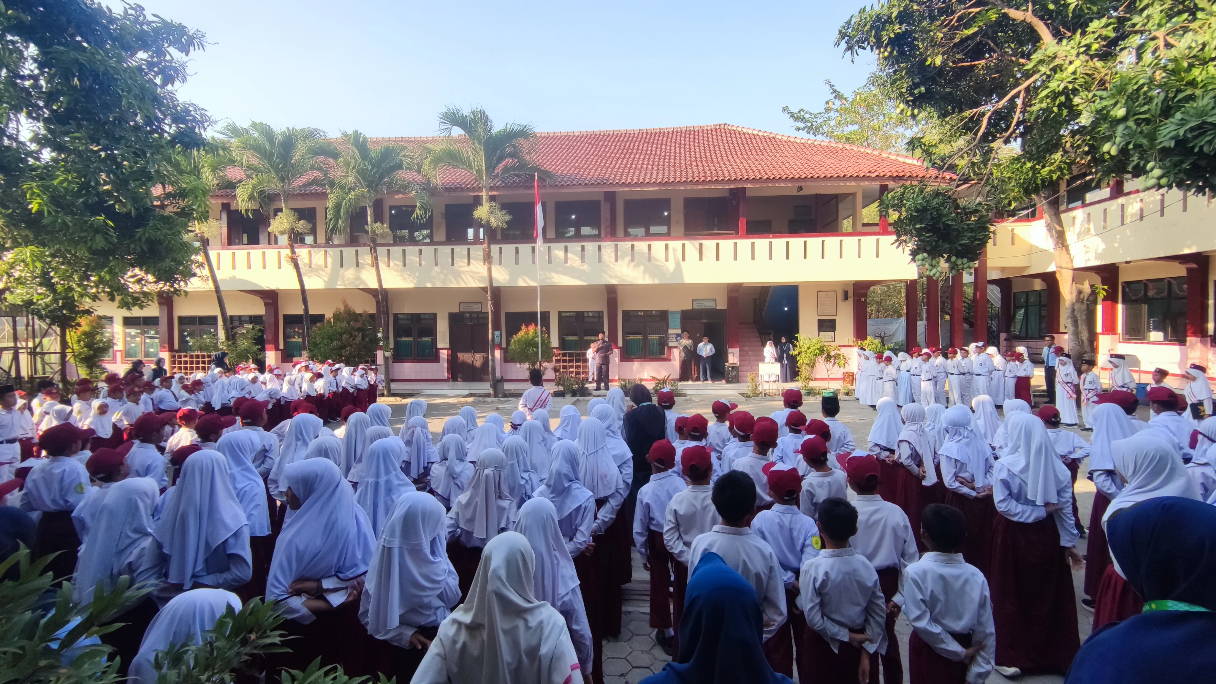 Camat Harjamukti Ajak Pelajar SDIT Muhammadiyah Bersyukur, Belajar, dan Terus Mengukir Prestasi
