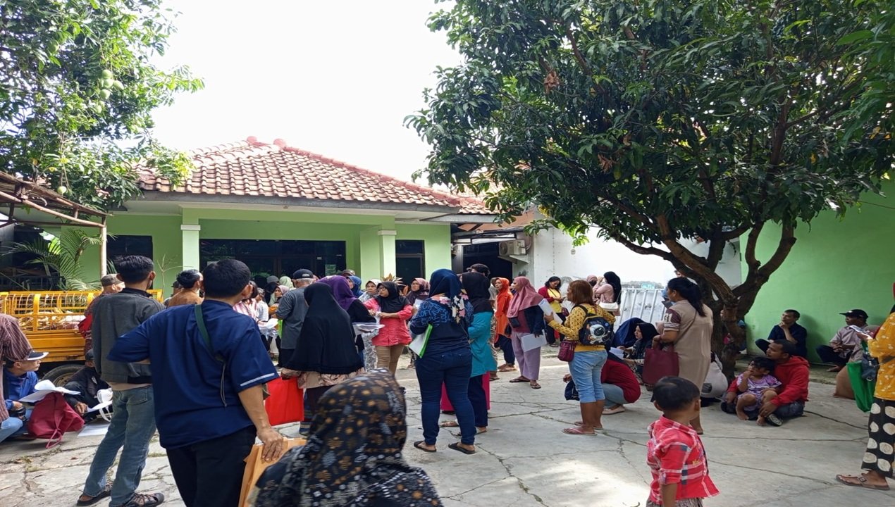 Pembuatan Kartu KKS untuk bantuan PKH oleh Bank BNI di kantor Kelurahan Larangan